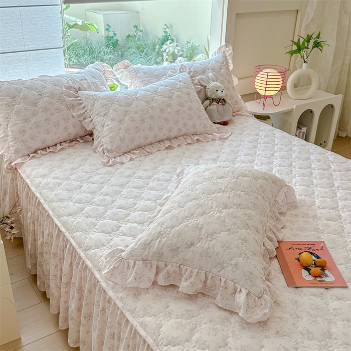 91家纺网 家纺一手货源 找家纺 忘忧草 2025新款亲肤水洗棉夹棉床裙--小清新系列 畅想花海