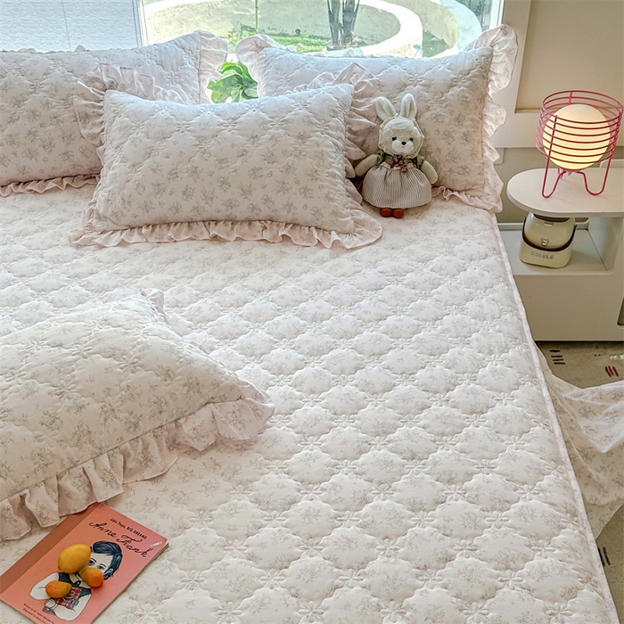 91家纺网 家纺一手货源 找家纺 忘忧草 2025新款亲肤水洗棉夹棉床裙--小清新系列 畅想花海