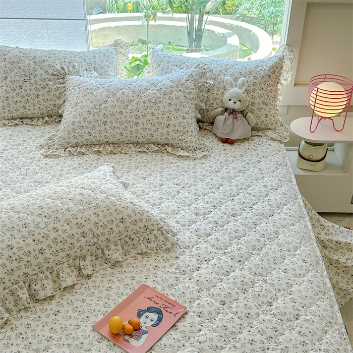 91家纺网 家纺一手货源 找家纺 忘忧草 2025新款亲肤水洗棉夹棉床裙--小清新系列 丛林觅兔