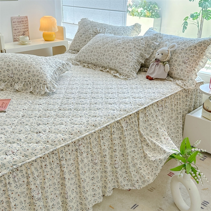 91家纺网 家纺一手货源 找家纺 忘忧草 2025新款亲肤水洗棉夹棉床裙--小清新系列 丛林觅兔