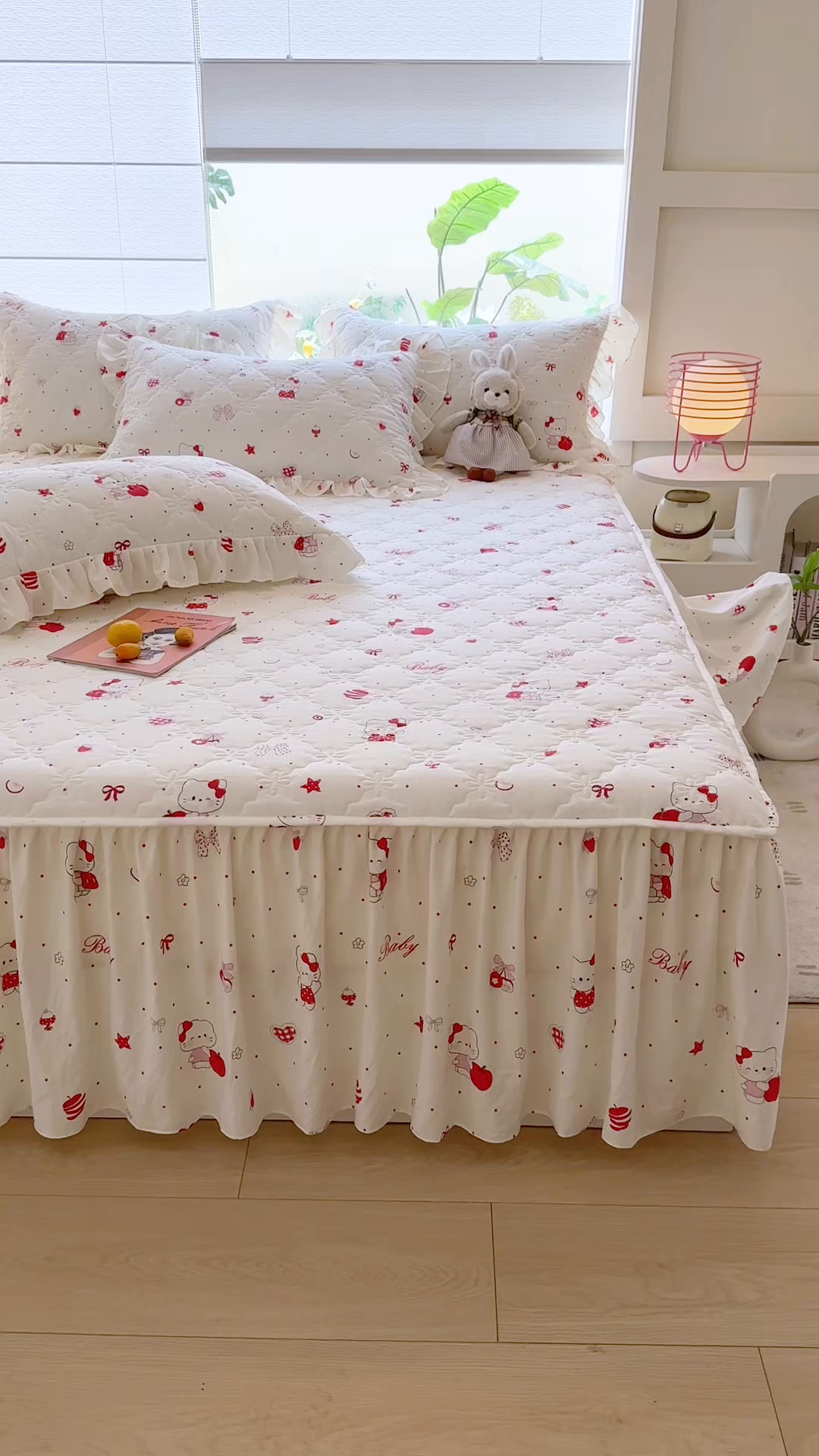 91家纺网 家纺一手货源 找家纺 忘忧草 2025新款亲肤水洗棉夹棉床裙--小清新系列 开心喵