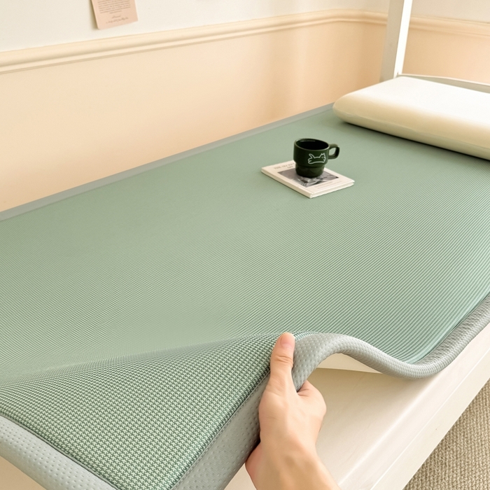 91家纺网 家纺一手货源 找家纺 （总）卡罗兰 2025新款碳光冰丝按摩学生床垫床褥 双面 四季通用