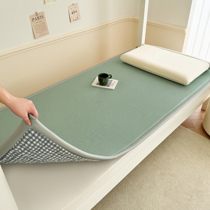 91家纺网 家纺一手货源 找家纺 （总）卡罗兰 2025新款碳光冰丝按摩学生床垫床褥 双面 四季通用