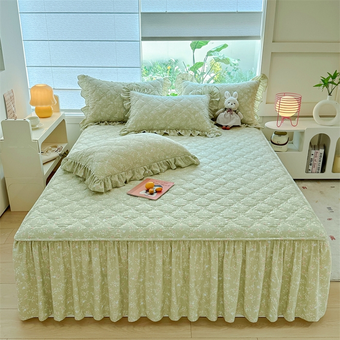 91家纺网 家纺一手货源 找家纺 忘忧草 2025新款亲肤水洗棉夹棉床裙--小清新系列 绿野仙踪