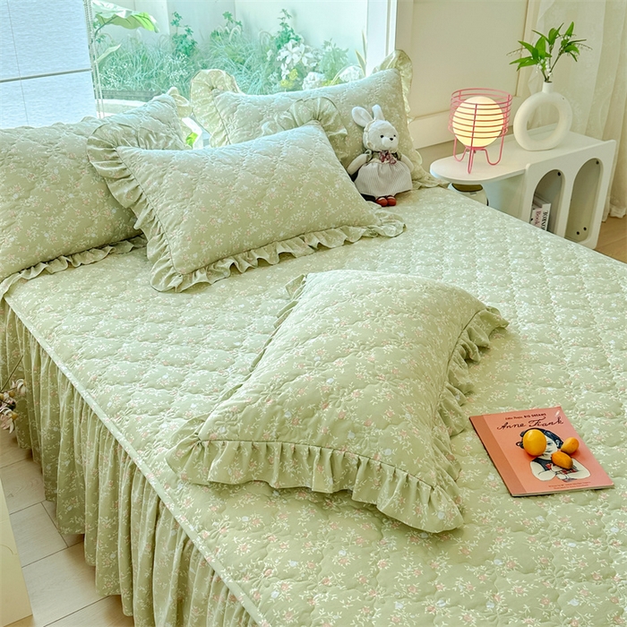 91家纺网 家纺一手货源 找家纺 忘忧草 2025新款亲肤水洗棉夹棉床裙--小清新系列 绿野仙踪