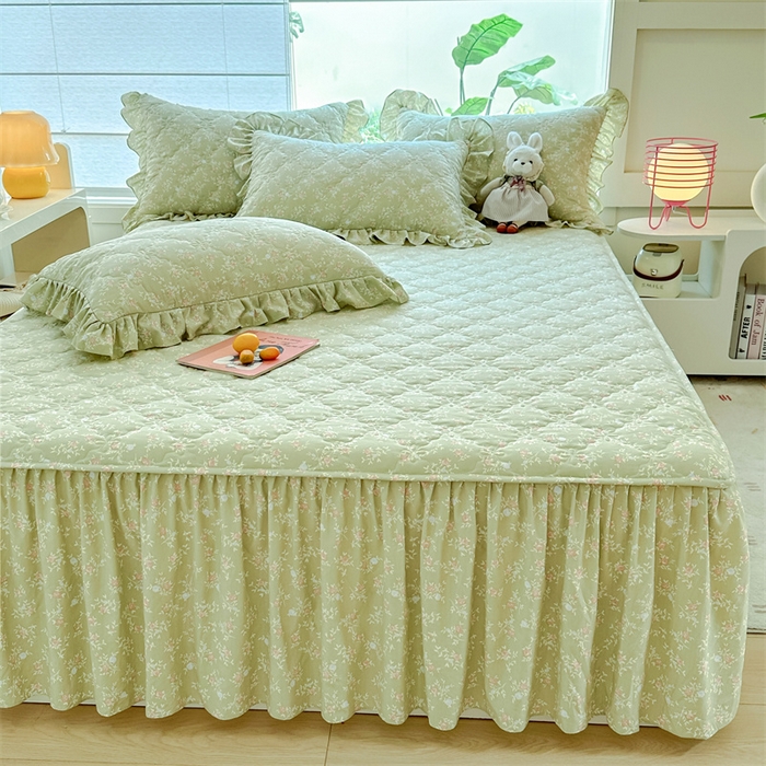 91家纺网 家纺一手货源 找家纺 忘忧草 2025新款亲肤水洗棉夹棉床裙--小清新系列 绿野仙踪