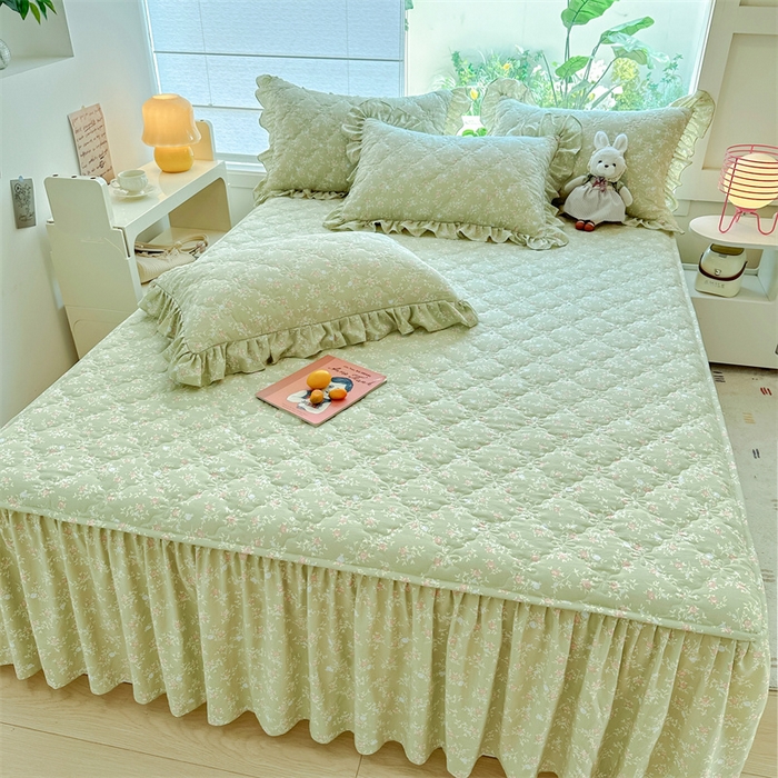 91家纺网 家纺一手货源 找家纺 忘忧草 2025新款亲肤水洗棉夹棉床裙--小清新系列 绿野仙踪