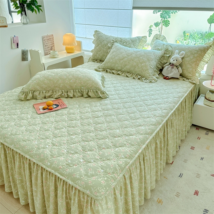 91家纺网 家纺一手货源 找家纺 忘忧草 2025新款亲肤水洗棉夹棉床裙--小清新系列 绿野仙踪