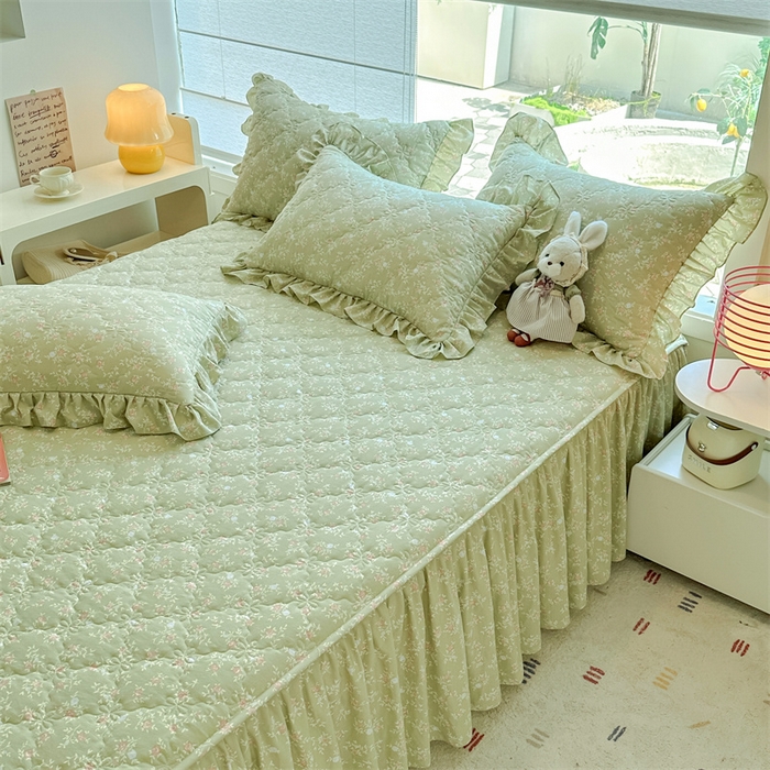 91家纺网 家纺一手货源 找家纺 忘忧草 2025新款亲肤水洗棉夹棉床裙--小清新系列 绿野仙踪