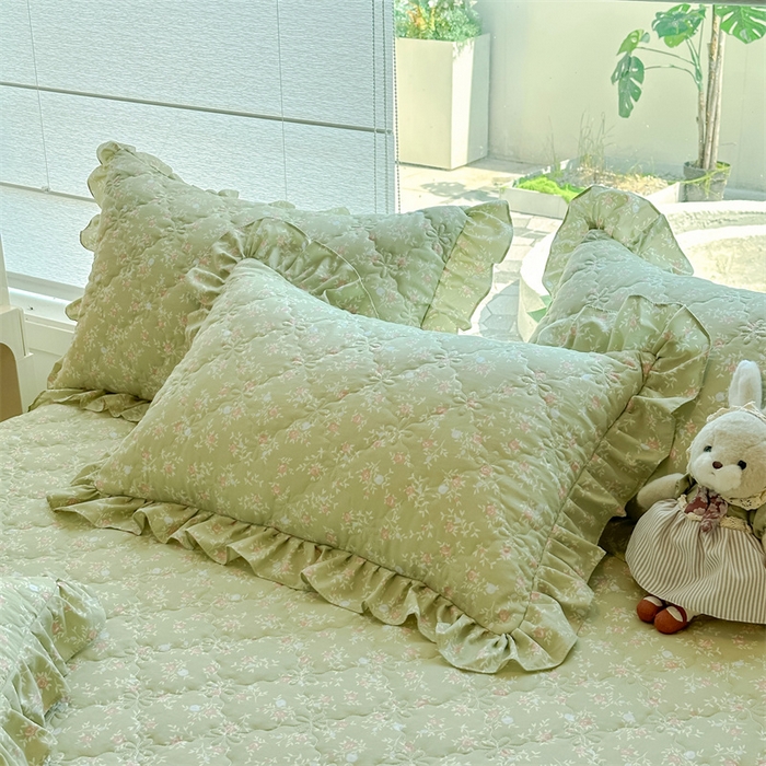 91家纺网 家纺一手货源 找家纺 忘忧草 2025新款亲肤水洗棉夹棉床裙--小清新系列 绿野仙踪