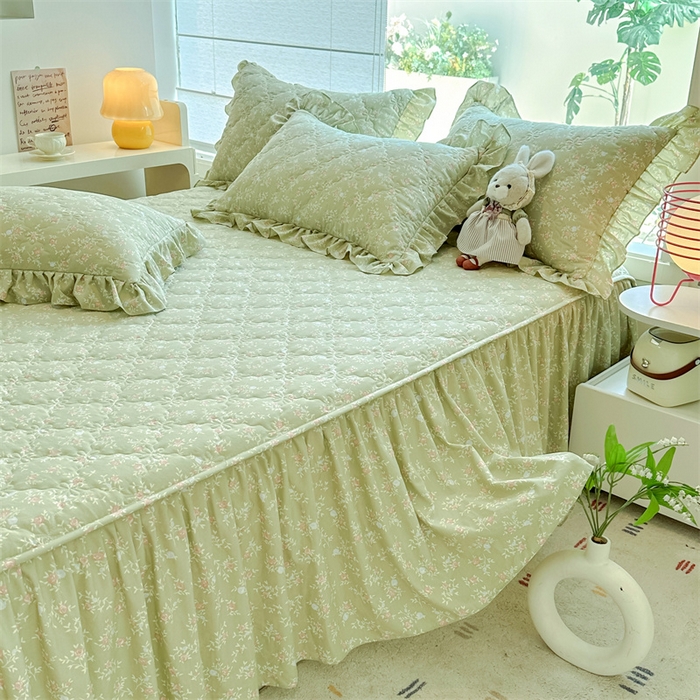 91家纺网 家纺一手货源 找家纺 忘忧草 2025新款亲肤水洗棉夹棉床裙--小清新系列 绿野仙踪