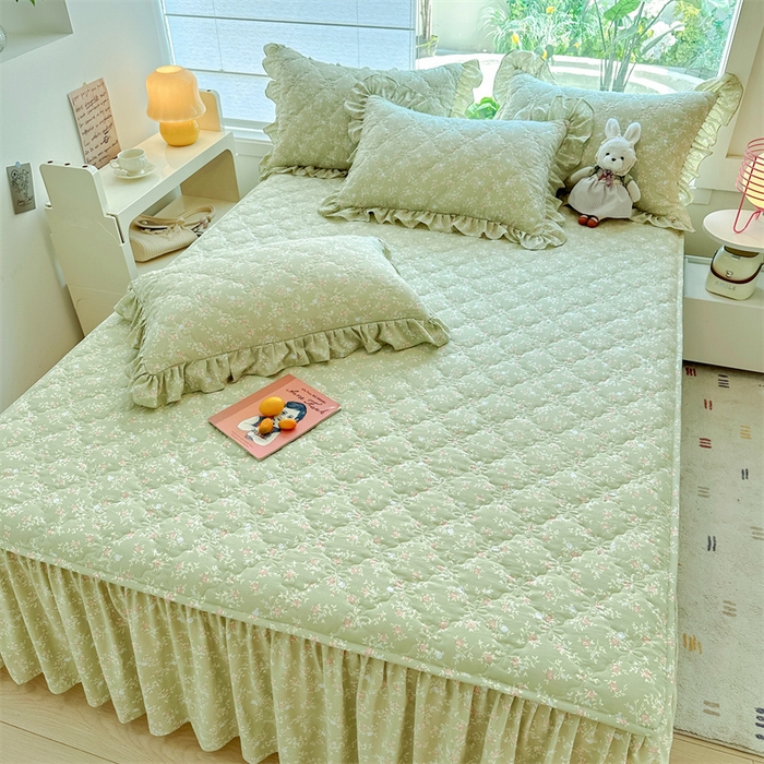 91家纺网 家纺一手货源 找家纺 忘忧草 2025新款亲肤水洗棉夹棉床裙--小清新系列 绿野仙踪