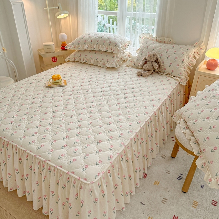 91家纺网 家纺一手货源 找家纺 忘忧草 2025新款亲肤水洗棉夹棉床裙--小清新系列 郁金香