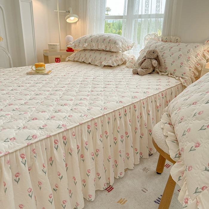 91家纺网 家纺一手货源 找家纺 忘忧草 2025新款亲肤水洗棉夹棉床裙--小清新系列 郁金香