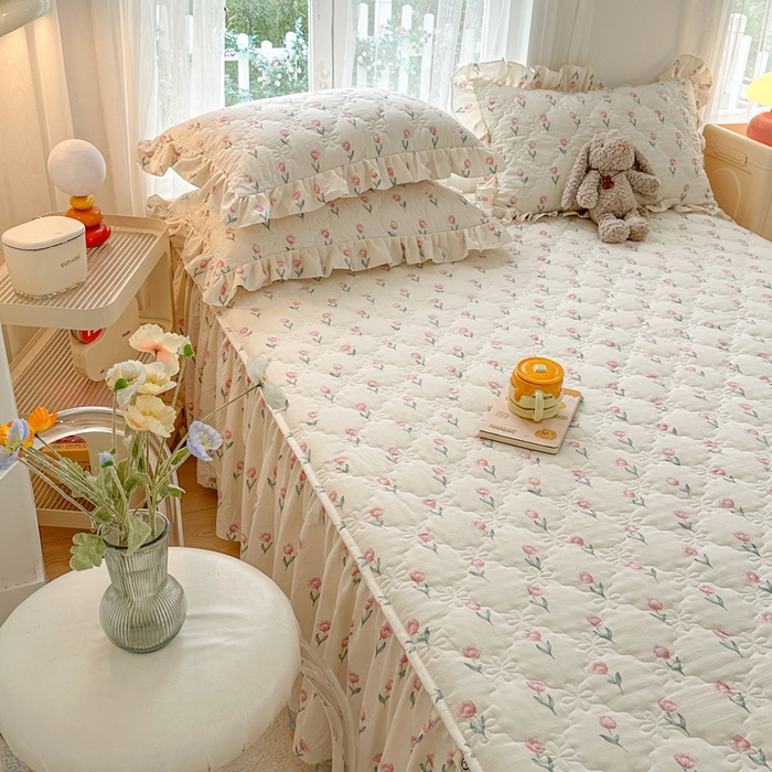 91家纺网 家纺一手货源 找家纺 忘忧草 2025新款亲肤水洗棉夹棉床裙--小清新系列 郁金香