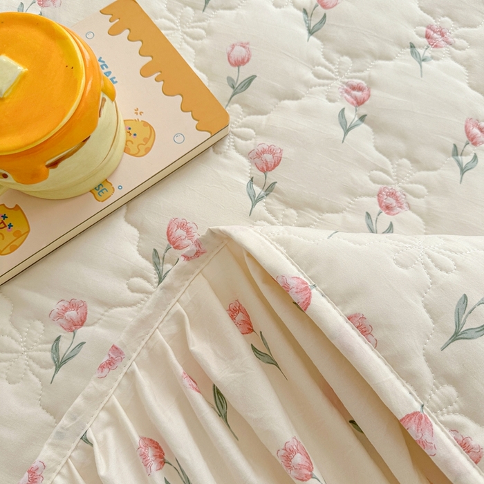 91家纺网 家纺一手货源 找家纺 忘忧草 2025新款亲肤水洗棉夹棉床裙--小清新系列 郁金香