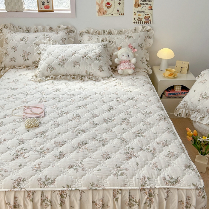 91家纺网 家纺一手货源 找家纺 忘忧草 2025新款亲肤水洗棉夹棉床裙--小清新系列 茶艺师