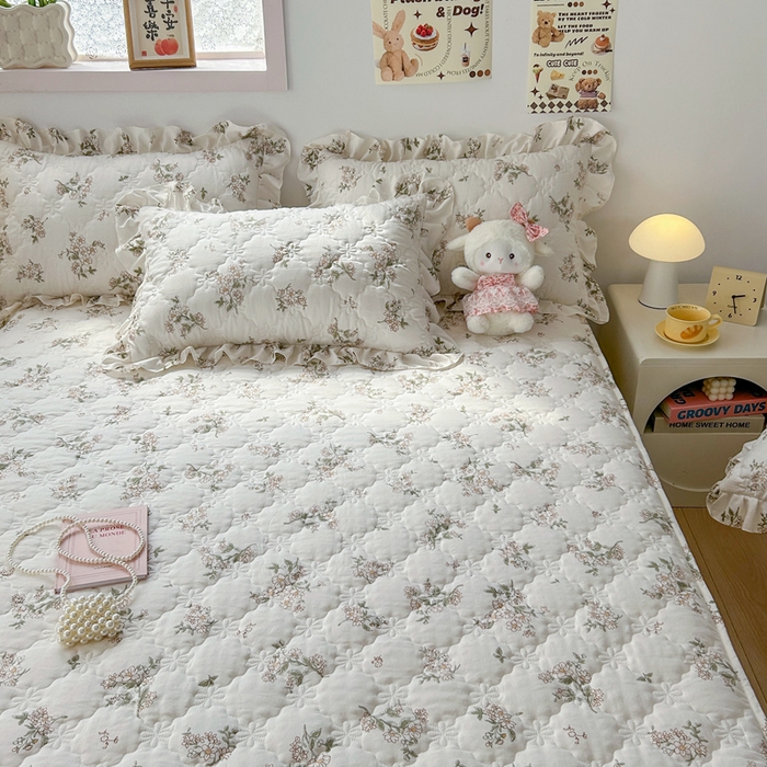 91家纺网 家纺一手货源 找家纺 忘忧草 2025新款亲肤水洗棉夹棉床裙--小清新系列 茶艺师