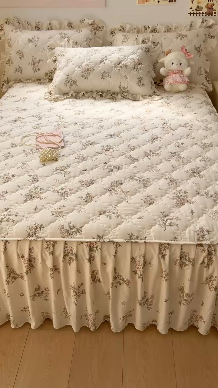 91家纺网 家纺一手货源 找家纺 忘忧草 2025新款亲肤水洗棉夹棉床裙--小清新系列 茶艺师