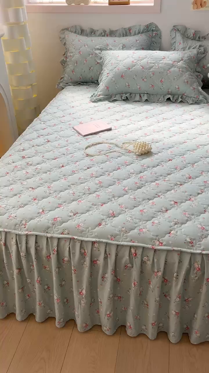 91家纺网 家纺一手货源 找家纺 忘忧草 2025新款亲肤水洗棉夹棉床裙--小清新系列 陌上花开