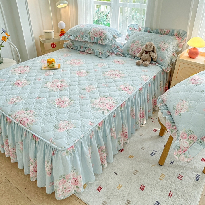 91家纺网 家纺一手货源 找家纺 忘忧草 2025新款亲肤水洗棉夹棉床裙--小清新系列 安娜花园