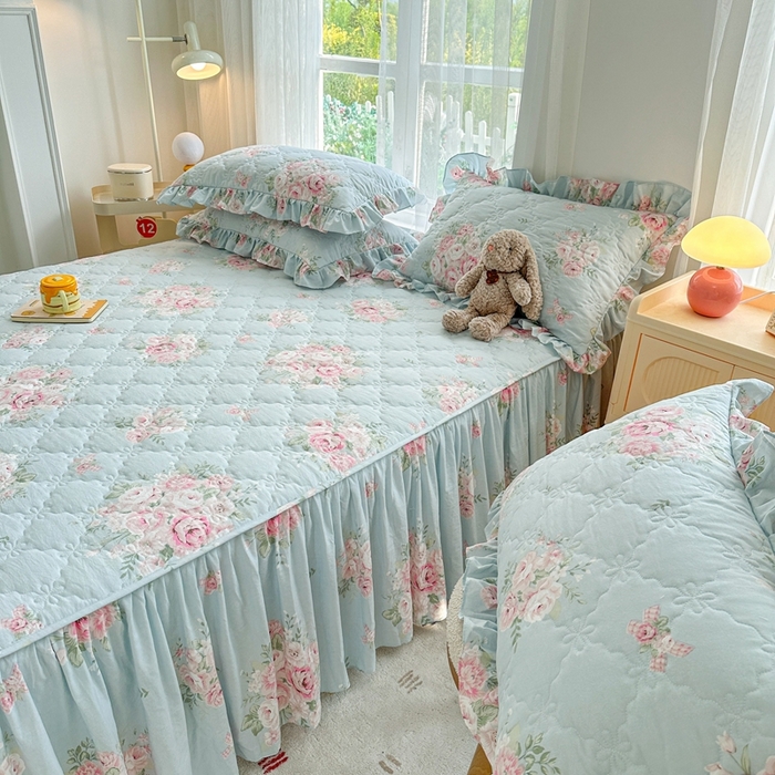 91家纺网 家纺一手货源 找家纺 忘忧草 2025新款亲肤水洗棉夹棉床裙--小清新系列 安娜花园