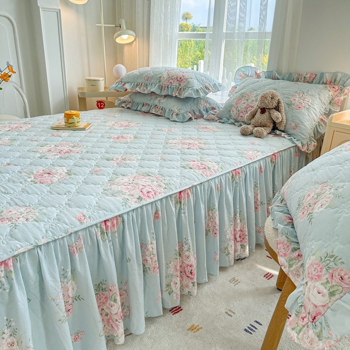 91家纺网 家纺一手货源 找家纺 忘忧草 2025新款亲肤水洗棉夹棉床裙--小清新系列 安娜花园