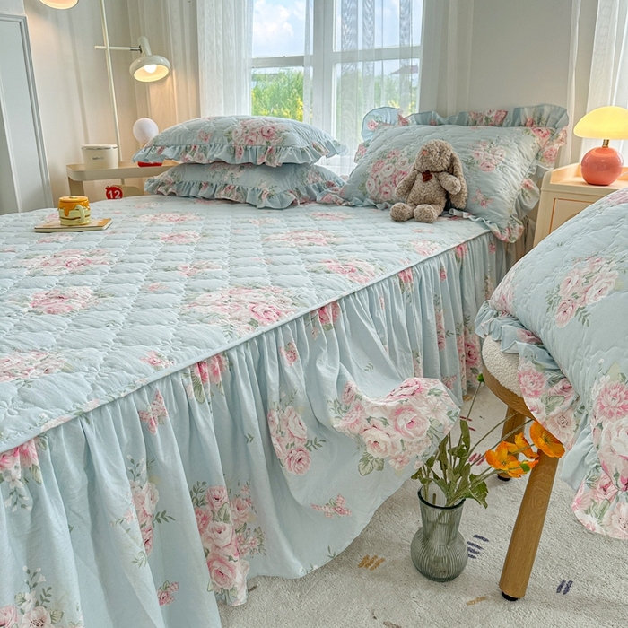 91家纺网 家纺一手货源 找家纺 忘忧草 2025新款亲肤水洗棉夹棉床裙--小清新系列 安娜花园