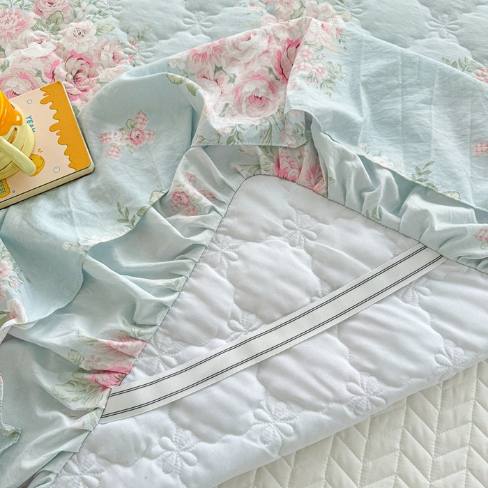 91家纺网 家纺一手货源 找家纺 忘忧草 2025新款亲肤水洗棉夹棉床裙--小清新系列 安娜花园