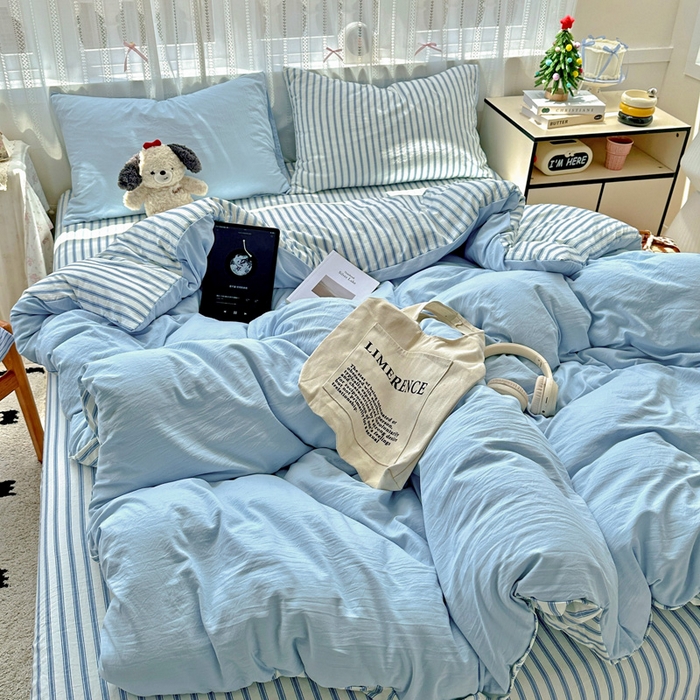 91家纺网 家纺一手货源 找家纺 繁花家居 2025新款高克重水洗棉云朵棉条纹撞色系列四件套 天空蓝+蓝条