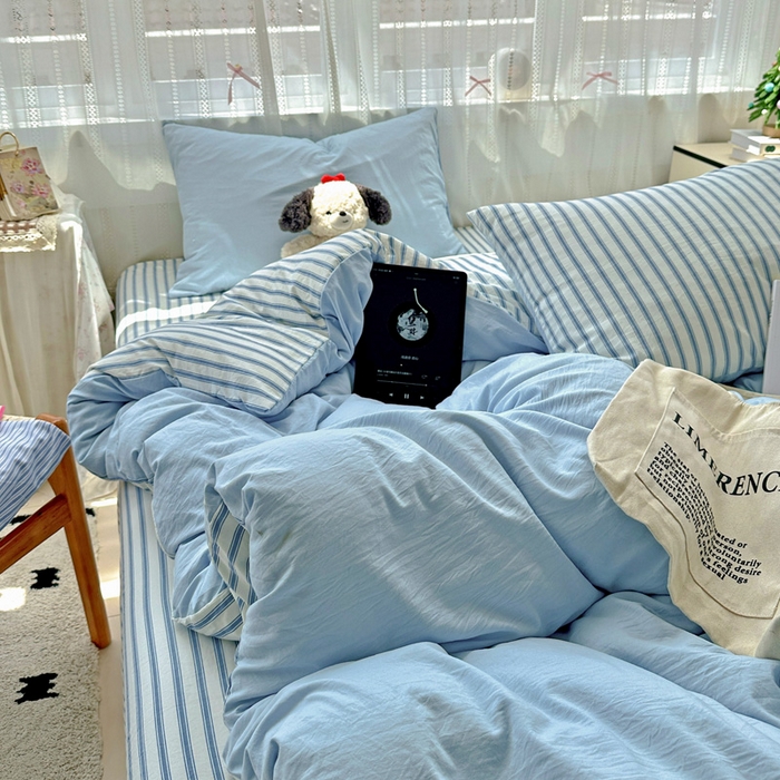 91家纺网 家纺一手货源 找家纺 繁花家居 2025新款高克重水洗棉云朵棉条纹撞色系列四件套 天空蓝+蓝条