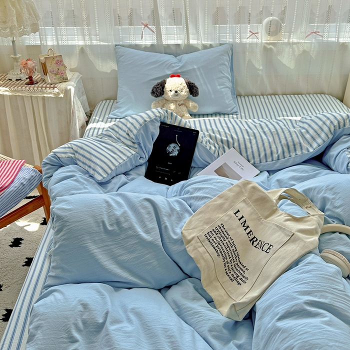 91家纺网 家纺一手货源 找家纺 繁花家居 2025新款高克重水洗棉云朵棉条纹撞色系列四件套 天空蓝+蓝条