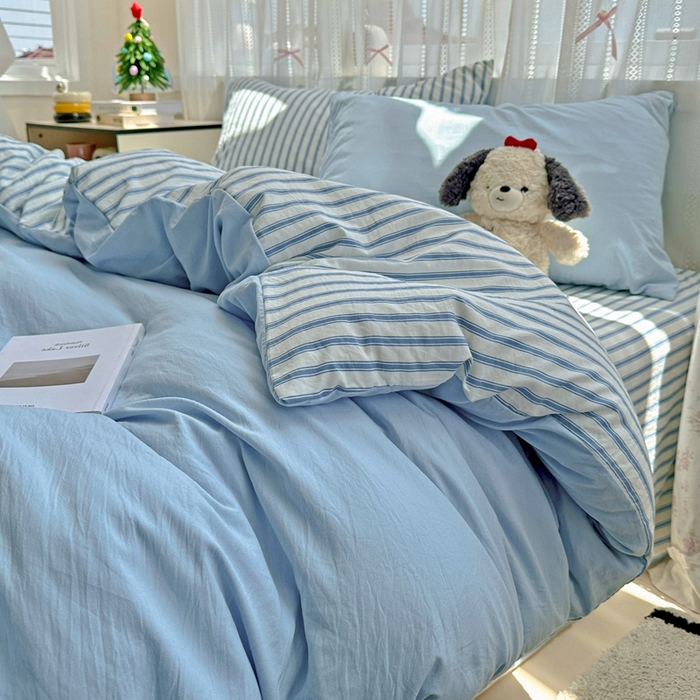 91家纺网 家纺一手货源 找家纺 繁花家居 2025新款高克重水洗棉云朵棉条纹撞色系列四件套 天空蓝+蓝条
