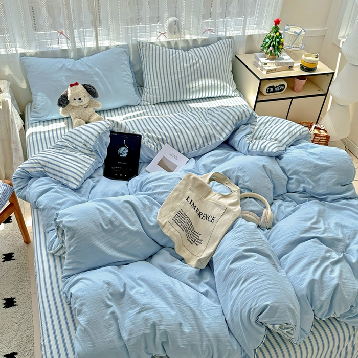 91家纺网 家纺一手货源 找家纺 繁花家居 2025新款高克重水洗棉云朵棉条纹撞色系列四件套 天空蓝+蓝条