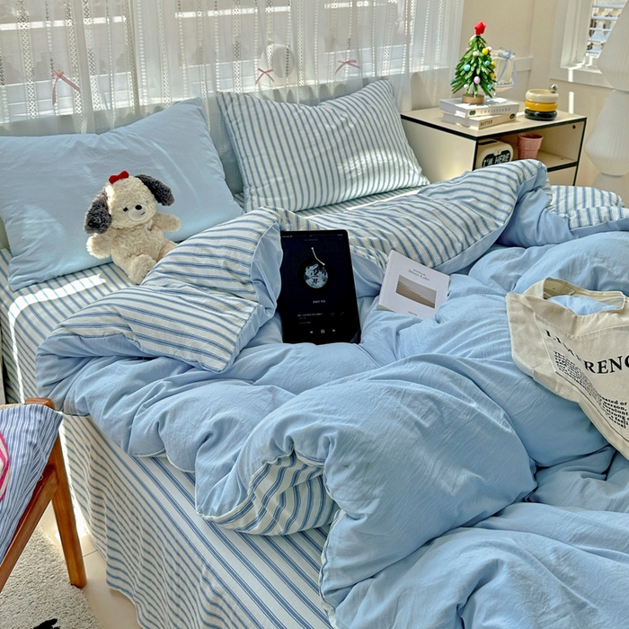 91家纺网 家纺一手货源 找家纺 繁花家居 2025新款高克重水洗棉云朵棉条纹撞色系列四件套 天空蓝+蓝条
