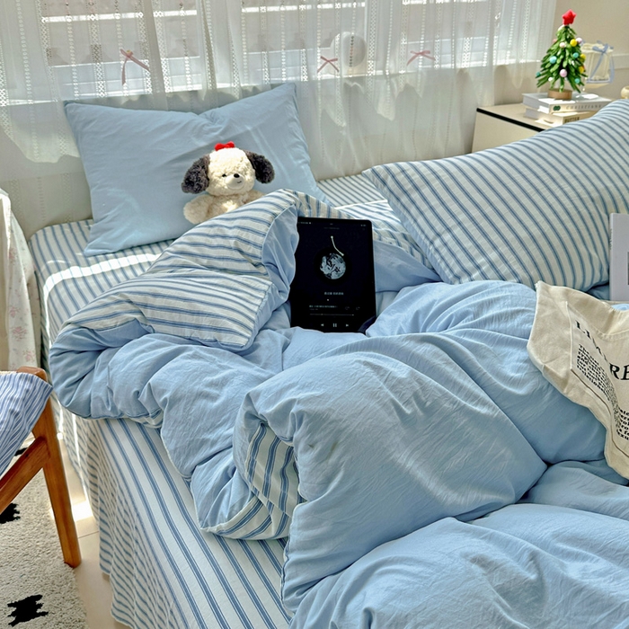 91家纺网 家纺一手货源 找家纺 繁花家居 2025新款高克重水洗棉云朵棉条纹撞色系列四件套 天空蓝+蓝条