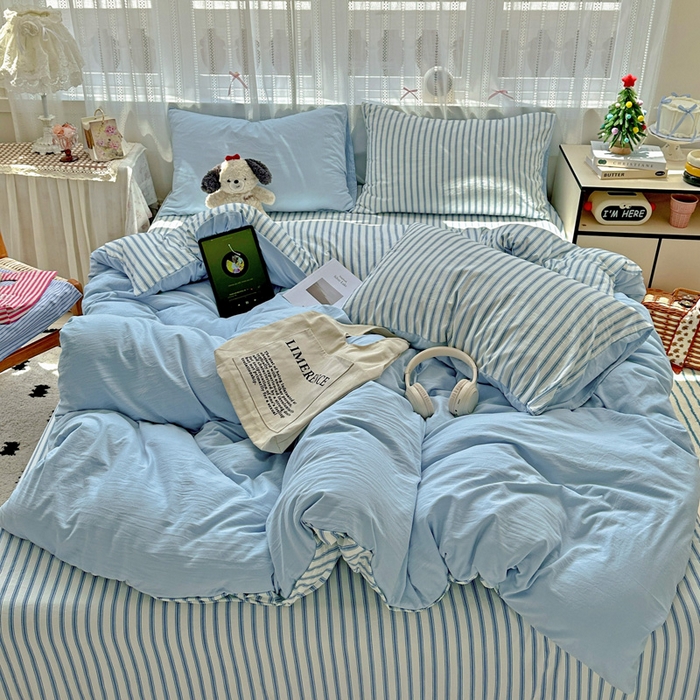 91家纺网 家纺一手货源 找家纺 繁花家居 2025新款高克重水洗棉云朵棉条纹撞色系列四件套 天空蓝+蓝条