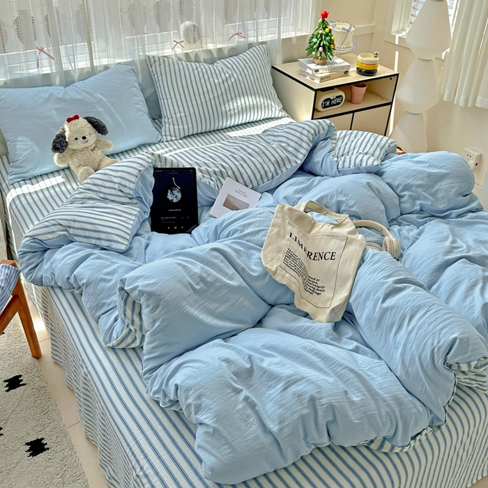 91家纺网 家纺一手货源 找家纺 繁花家居 2025新款高克重水洗棉云朵棉条纹撞色系列四件套 天空蓝+蓝条
