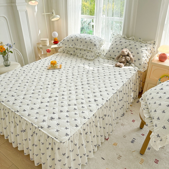 91家纺网 家纺一手货源 找家纺 忘忧草 2025新款亲肤水洗棉夹棉床裙--小清新系列 蝴蝶结