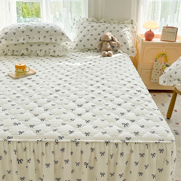 91家纺网 家纺一手货源 找家纺 忘忧草 2025新款亲肤水洗棉夹棉床裙--小清新系列 蝴蝶结