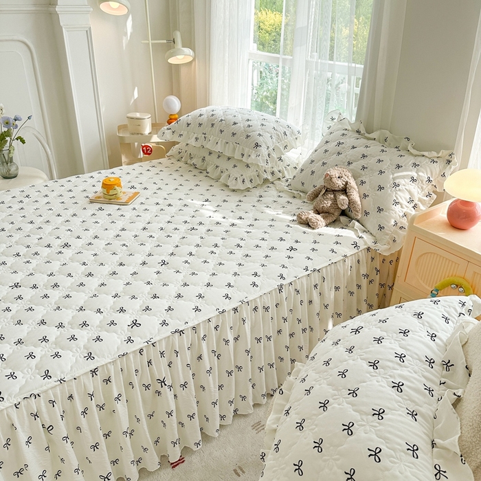 91家纺网 家纺一手货源 找家纺 忘忧草 2025新款亲肤水洗棉夹棉床裙--小清新系列 蝴蝶结