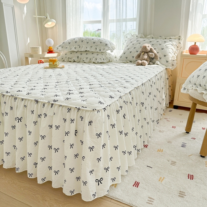 91家纺网 家纺一手货源 找家纺 忘忧草 2025新款亲肤水洗棉夹棉床裙--小清新系列 蝴蝶结