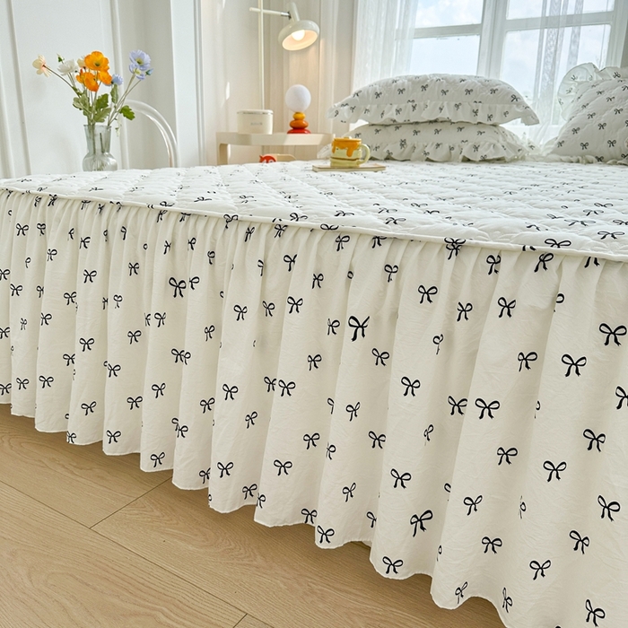 91家纺网 家纺一手货源 找家纺 忘忧草 2025新款亲肤水洗棉夹棉床裙--小清新系列 蝴蝶结