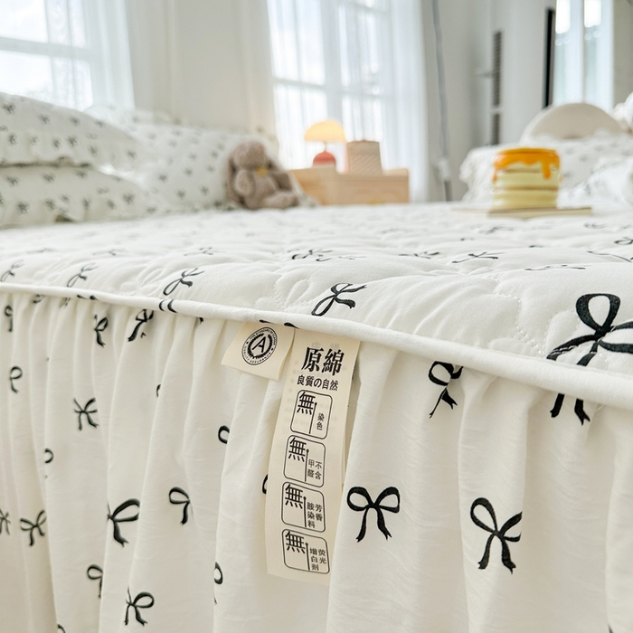 91家纺网 家纺一手货源 找家纺 忘忧草 2025新款亲肤水洗棉夹棉床裙--小清新系列 蝴蝶结