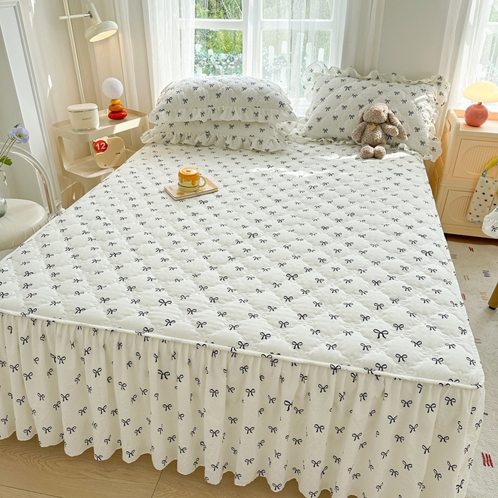 91家纺网 家纺一手货源 找家纺 忘忧草 2025新款亲肤水洗棉夹棉床裙--小清新系列 蝴蝶结