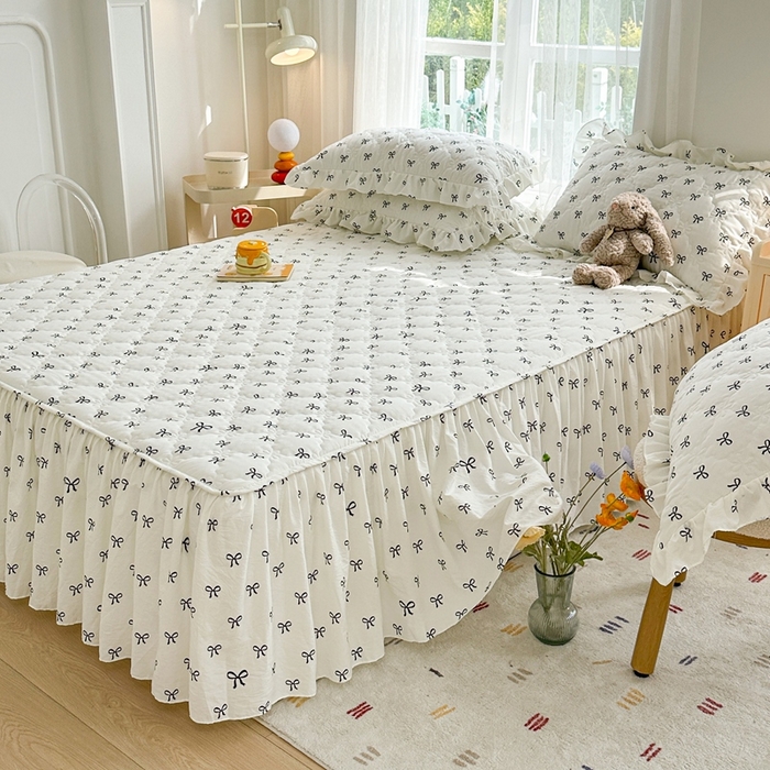 91家纺网 家纺一手货源 找家纺 忘忧草 2025新款亲肤水洗棉夹棉床裙--小清新系列 蝴蝶结