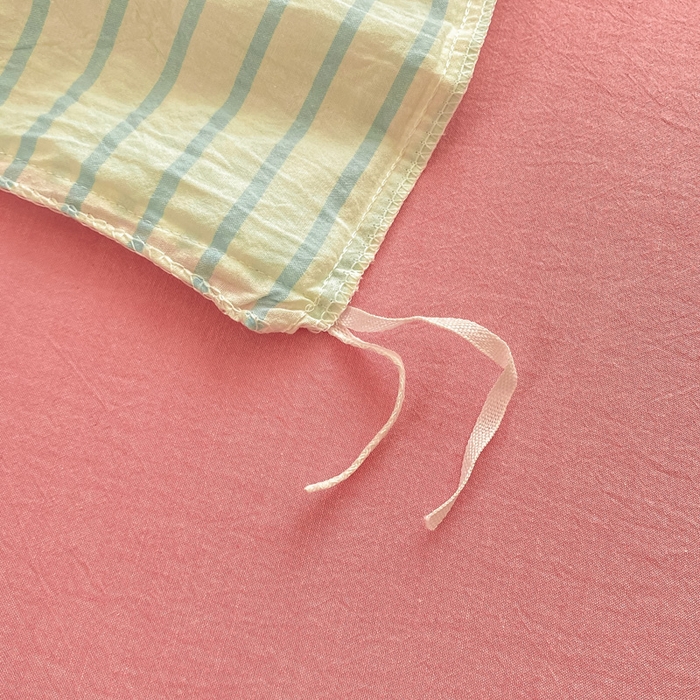 91家纺网 家纺一手货源 找家纺 繁花家居 2025新款高克重水洗棉云朵棉条纹撞色系列四件套 玫红黑条