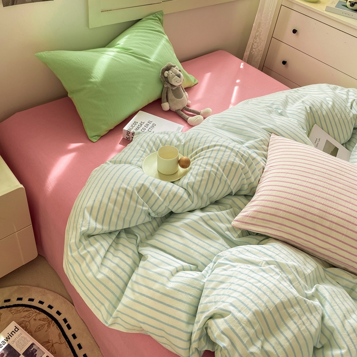 91家纺网 家纺一手货源 找家纺 繁花家居 2025新款高克重水洗棉云朵棉条纹撞色系列四件套 玫红黑条