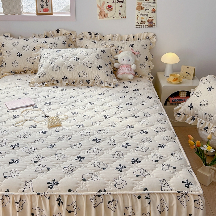 91家纺网 家纺一手货源 找家纺 忘忧草 2025新款亲肤水洗棉夹棉床裙--小清新系列 心动兔兔