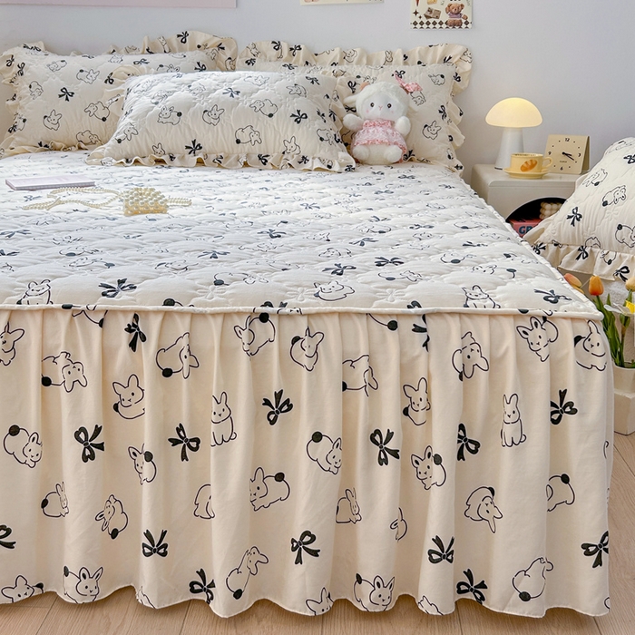 91家纺网 家纺一手货源 找家纺 忘忧草 2025新款亲肤水洗棉夹棉床裙--小清新系列 心动兔兔